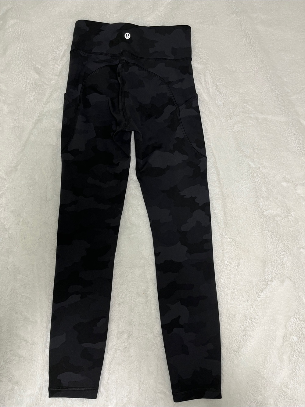 Lululemon Invigorate HR Tight 25” in Black Camo, size 4